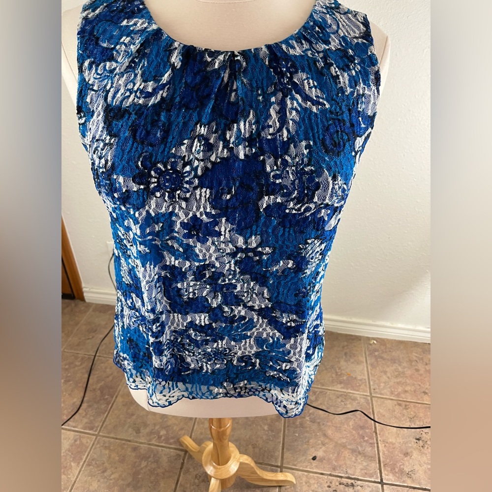 Macy’s Alfani 2X Blue Crinkle Sleeveless Top with Floral Pattern